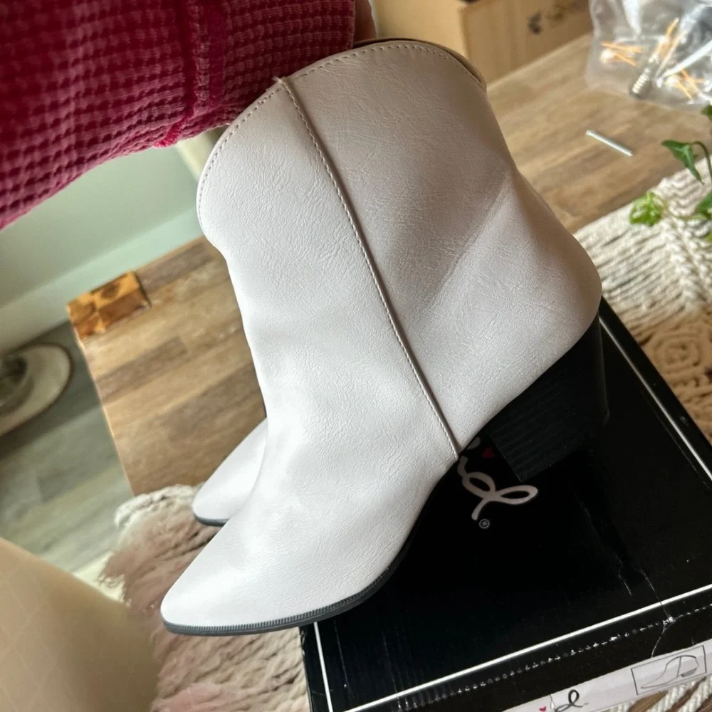 QUPID WOMENS WHITE BOOTS BOOTIES SZ 10 - Picture 5 of 6